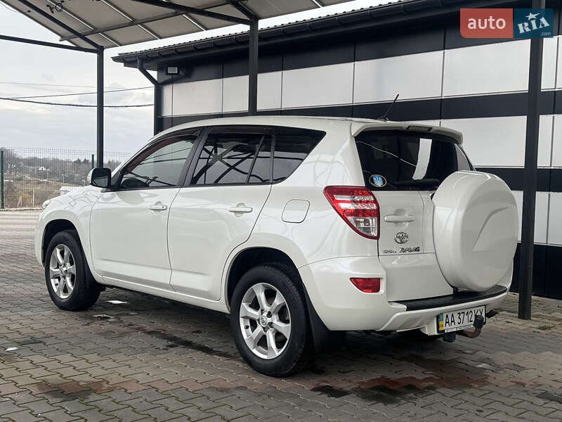 Внедорожник / Кроссовер Toyota RAV4 2011 в Виннице