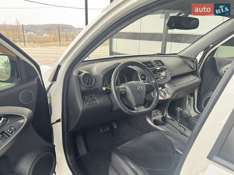 Внедорожник / Кроссовер Toyota RAV4 2011 в Виннице