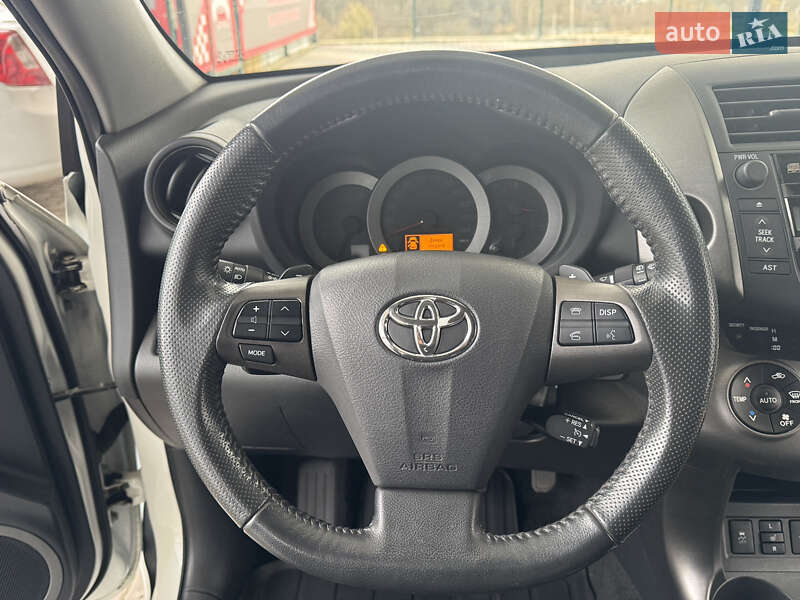 Внедорожник / Кроссовер Toyota RAV4 2011 в Виннице