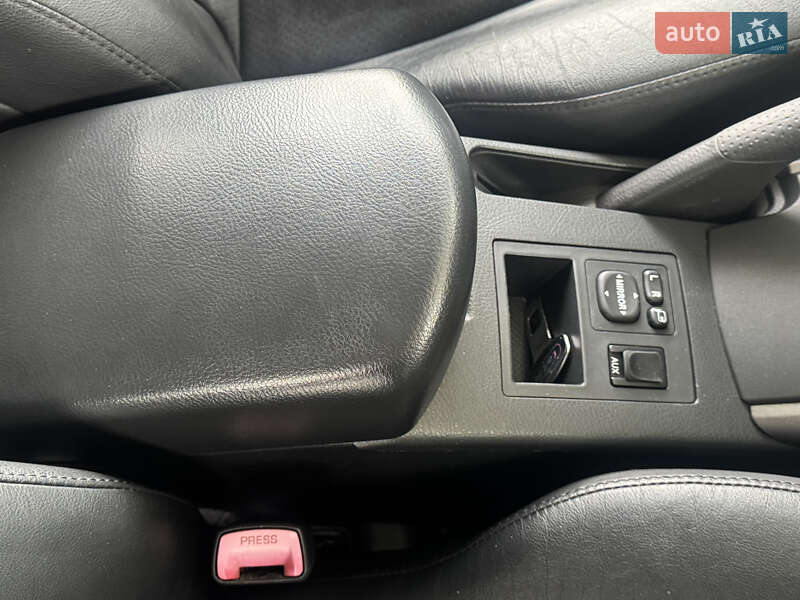 Внедорожник / Кроссовер Toyota RAV4 2011 в Виннице