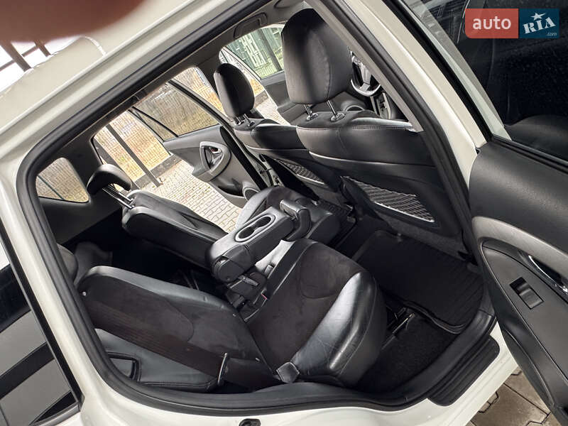 Внедорожник / Кроссовер Toyota RAV4 2011 в Виннице