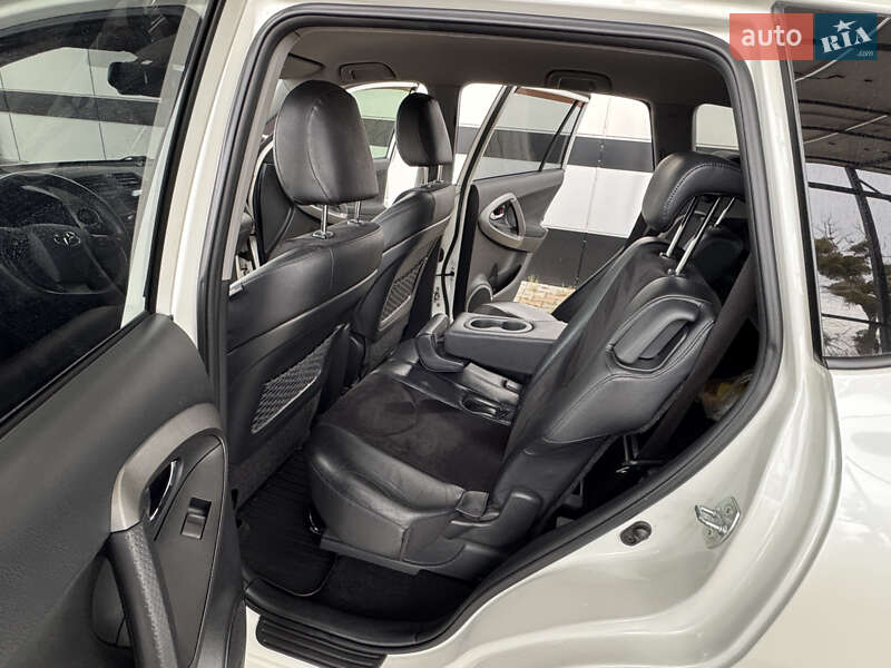 Внедорожник / Кроссовер Toyota RAV4 2011 в Виннице