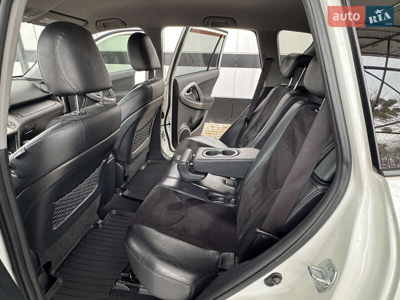 Внедорожник / Кроссовер Toyota RAV4 2011 в Виннице