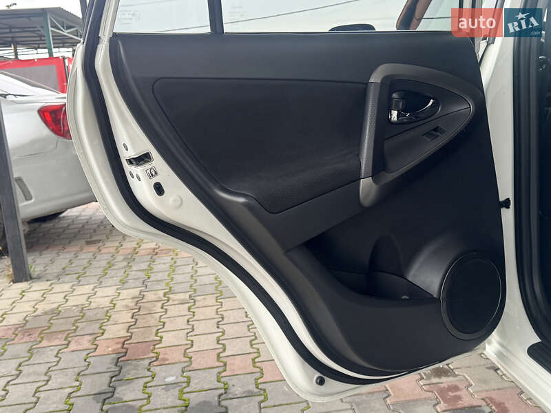 Внедорожник / Кроссовер Toyota RAV4 2011 в Виннице