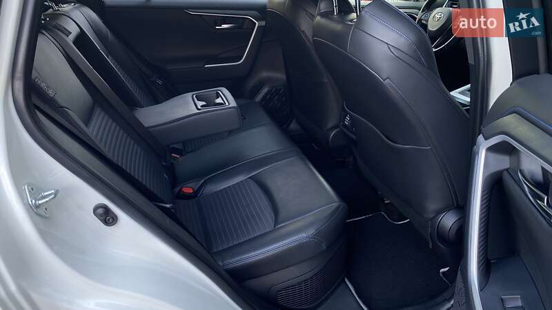 Внедорожник / Кроссовер Toyota RAV4 2020 в Одессе