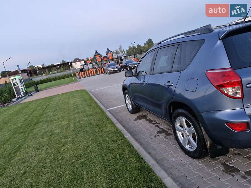 Позашляховик / Кросовер Toyota RAV4 2006 в Вінниці