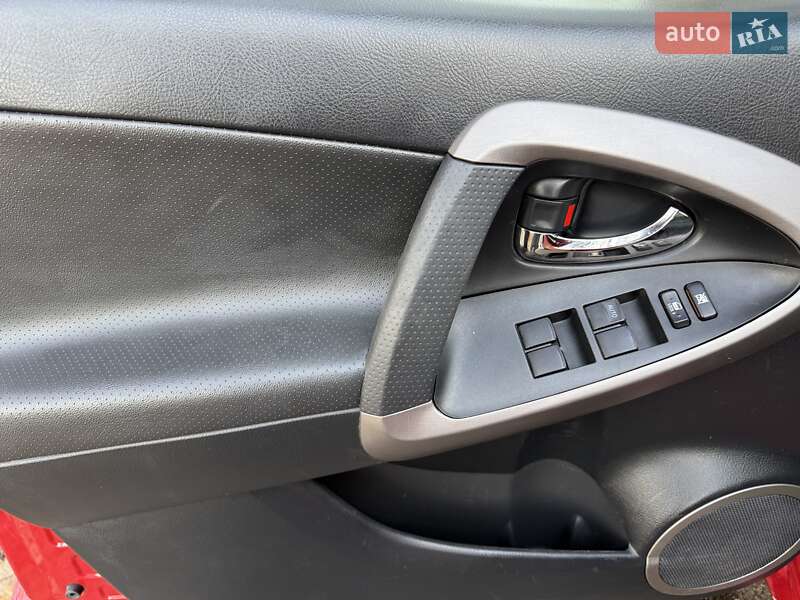 Внедорожник / Кроссовер Toyota RAV4 2008 в Киеве