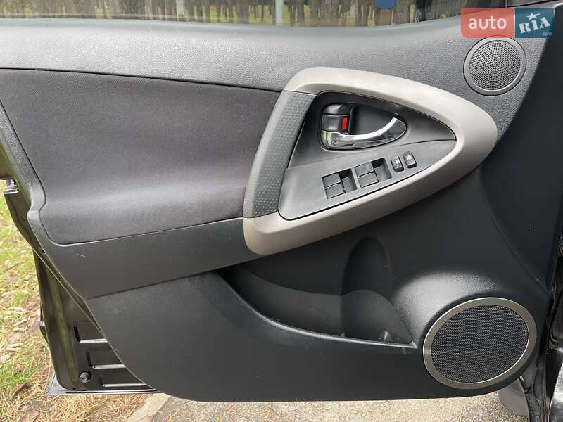 Внедорожник / Кроссовер Toyota RAV4 2008 в Киеве