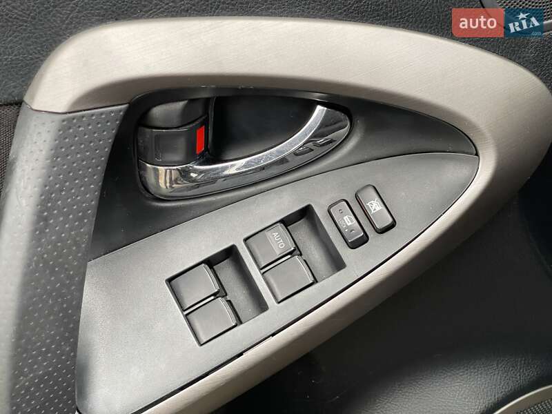 Внедорожник / Кроссовер Toyota RAV4 2008 в Киеве