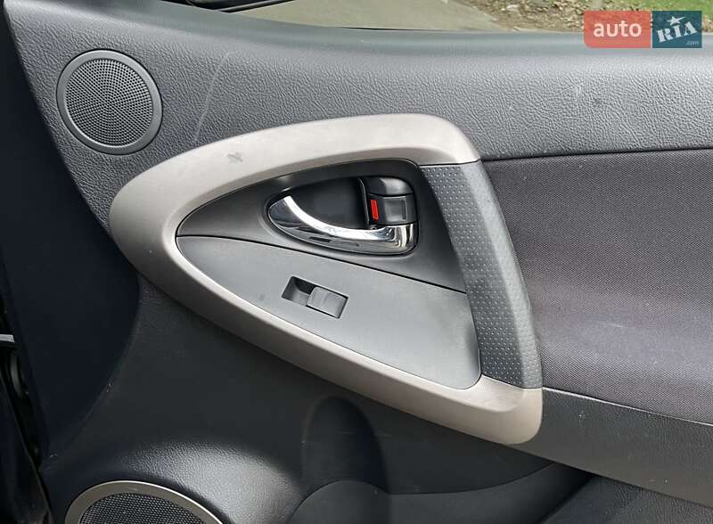 Внедорожник / Кроссовер Toyota RAV4 2008 в Киеве