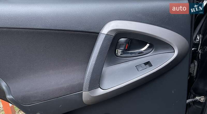 Внедорожник / Кроссовер Toyota RAV4 2008 в Киеве