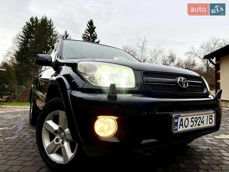 Внедорожник / Кроссовер Toyota RAV4 2005 в Солотвине