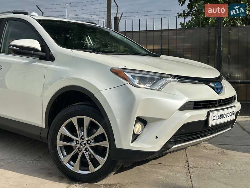 Внедорожник / Кроссовер Toyota RAV4 2017 в Киеве