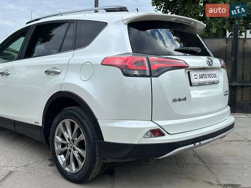 Внедорожник / Кроссовер Toyota RAV4 2017 в Киеве