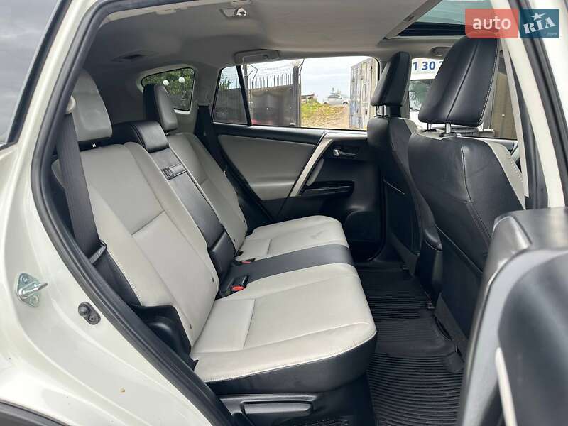 Внедорожник / Кроссовер Toyota RAV4 2017 в Киеве