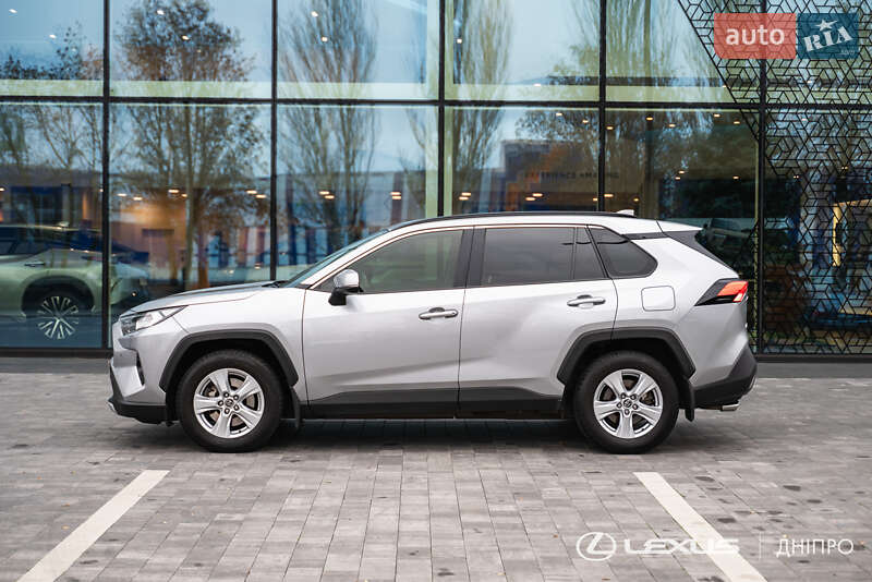 Внедорожник / Кроссовер Toyota RAV4 2019 в Днепре