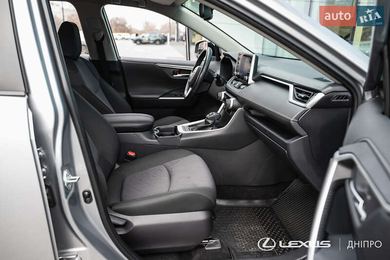 Внедорожник / Кроссовер Toyota RAV4 2019 в Днепре