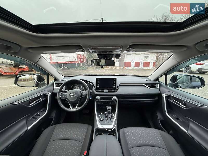 Внедорожник / Кроссовер Toyota RAV4 2020 в Киеве