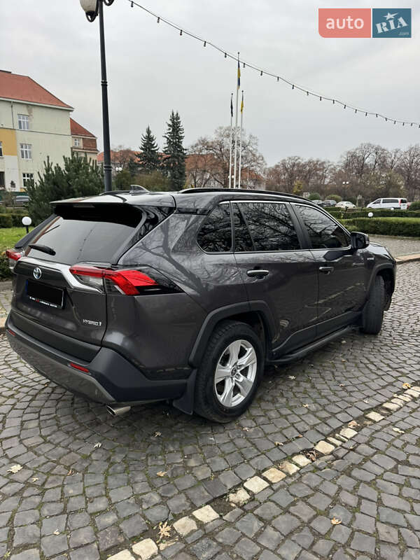 Внедорожник / Кроссовер Toyota RAV4 2019 в Ужгороде