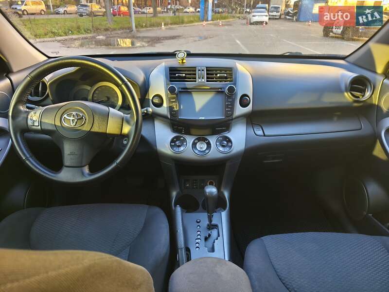 Внедорожник / Кроссовер Toyota RAV4 2006 в Киеве