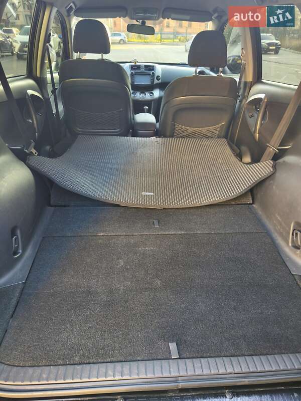 Внедорожник / Кроссовер Toyota RAV4 2006 в Киеве