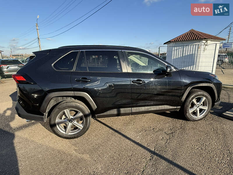 Внедорожник / Кроссовер Toyota RAV4 2018 в Киеве