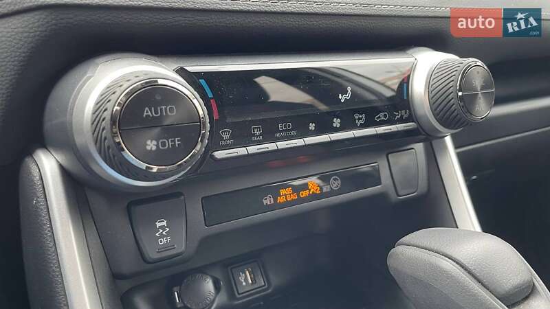 Внедорожник / Кроссовер Toyota RAV4 2024 в Киеве