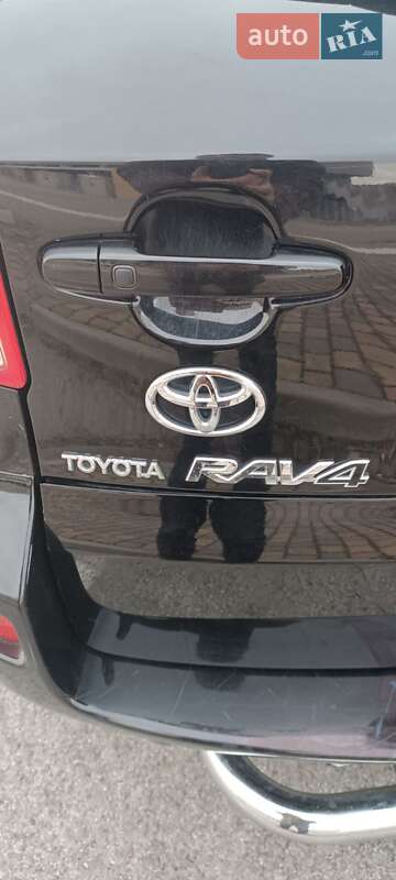 Внедорожник / Кроссовер Toyota RAV4 2005 в Львове