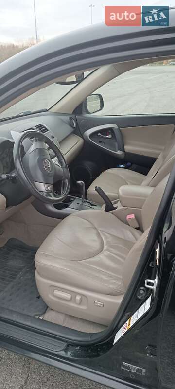 Внедорожник / Кроссовер Toyota RAV4 2005 в Львове