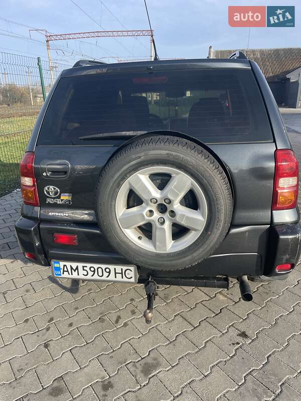 Внедорожник / Кроссовер Toyota RAV4 2005 в Звягеле