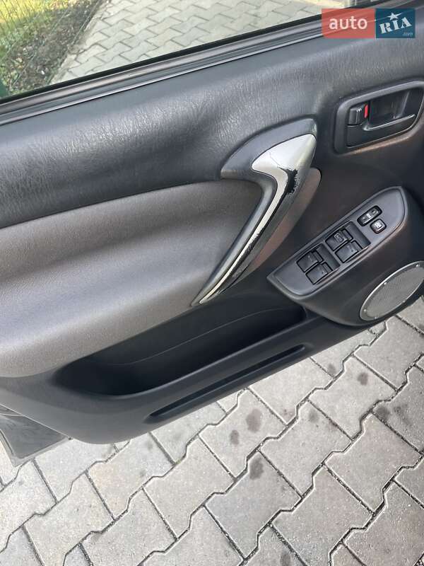 Внедорожник / Кроссовер Toyota RAV4 2005 в Звягеле