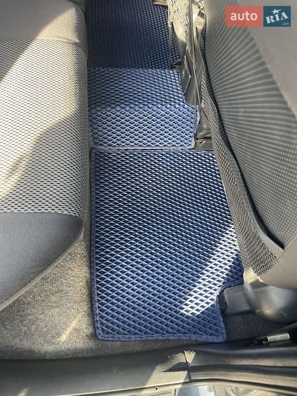 Внедорожник / Кроссовер Toyota RAV4 2005 в Звягеле