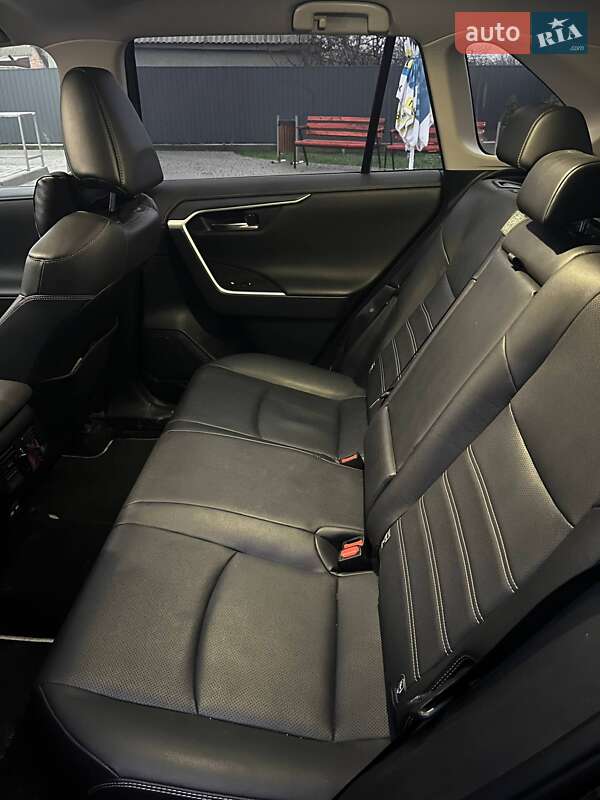 Внедорожник / Кроссовер Toyota RAV4 2024 в Первомайске