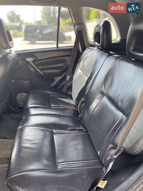 Внедорожник / Кроссовер Toyota RAV4 2005 в Сокирянах