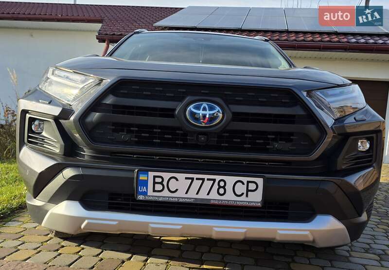 Внедорожник / Кроссовер Toyota RAV4 2023 в Львове