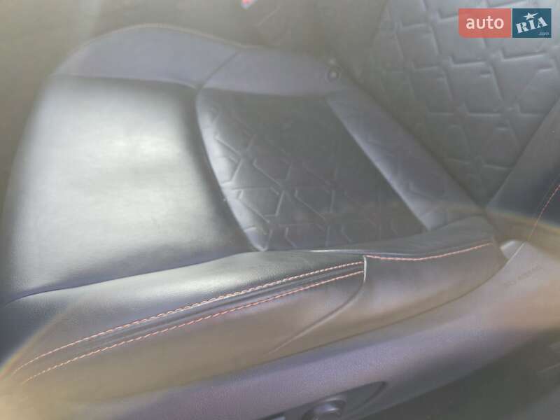 Внедорожник / Кроссовер Toyota RAV4 2023 в Львове