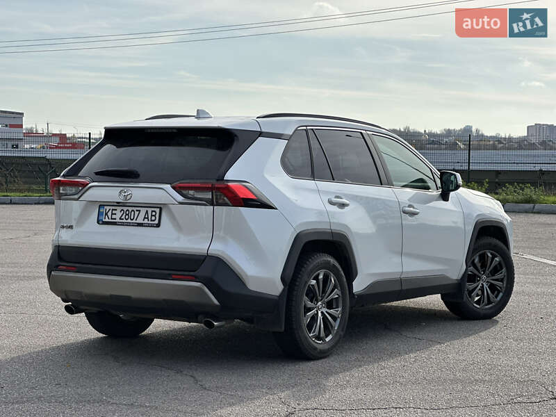 Внедорожник / Кроссовер Toyota RAV4 2023 в Днепре