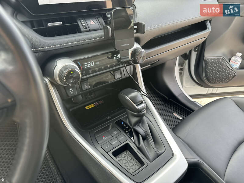 Внедорожник / Кроссовер Toyota RAV4 2023 в Днепре