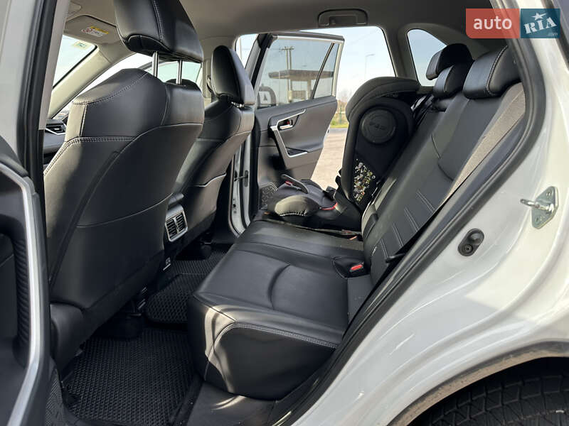 Внедорожник / Кроссовер Toyota RAV4 2023 в Днепре