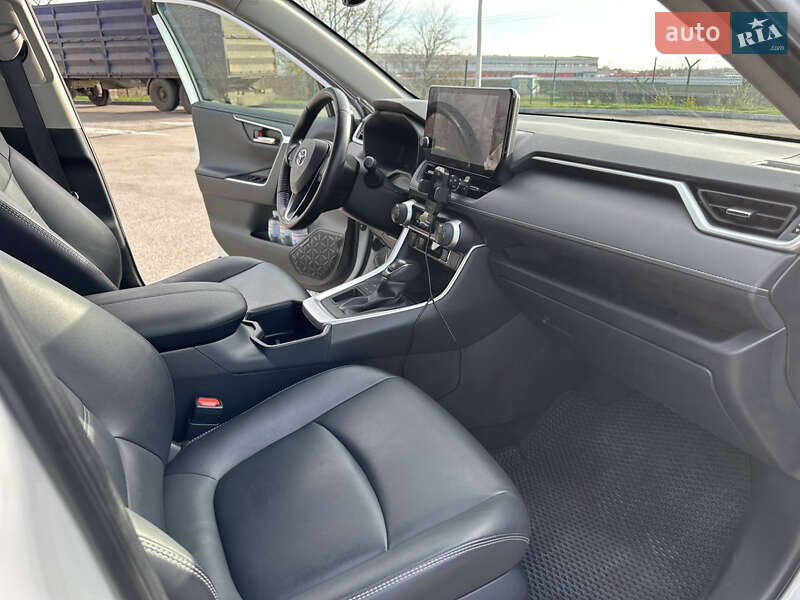 Внедорожник / Кроссовер Toyota RAV4 2023 в Днепре