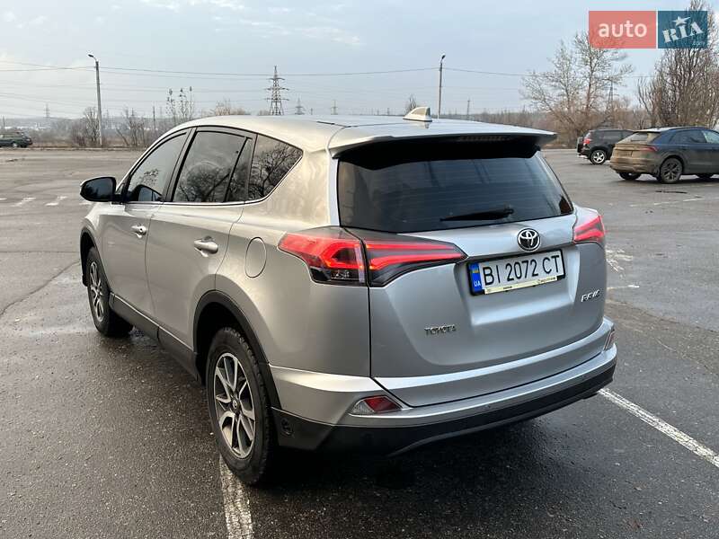Внедорожник / Кроссовер Toyota RAV4 2018 в Харькове
