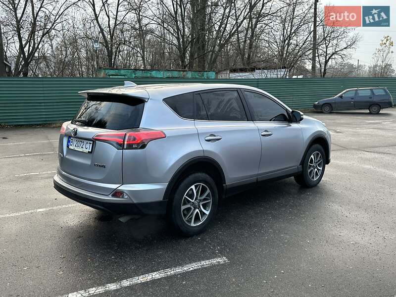 Внедорожник / Кроссовер Toyota RAV4 2018 в Харькове