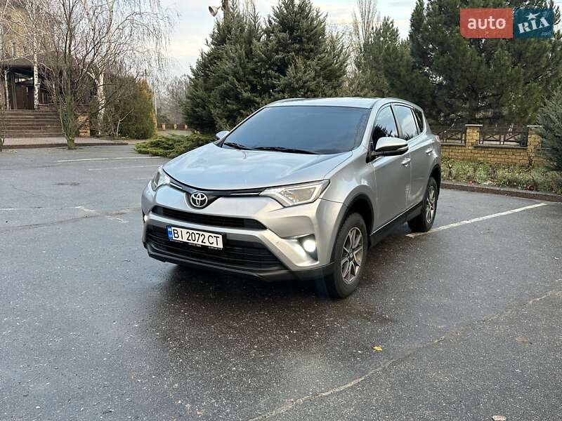 Внедорожник / Кроссовер Toyota RAV4 2018 в Харькове