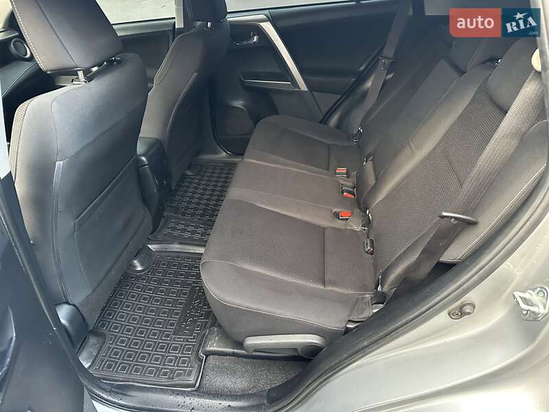 Внедорожник / Кроссовер Toyota RAV4 2018 в Харькове