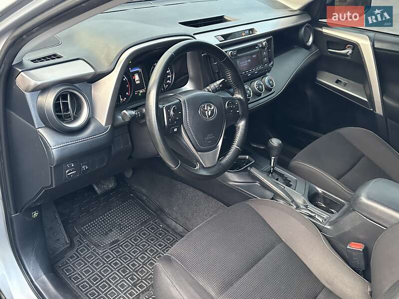 Внедорожник / Кроссовер Toyota RAV4 2018 в Харькове