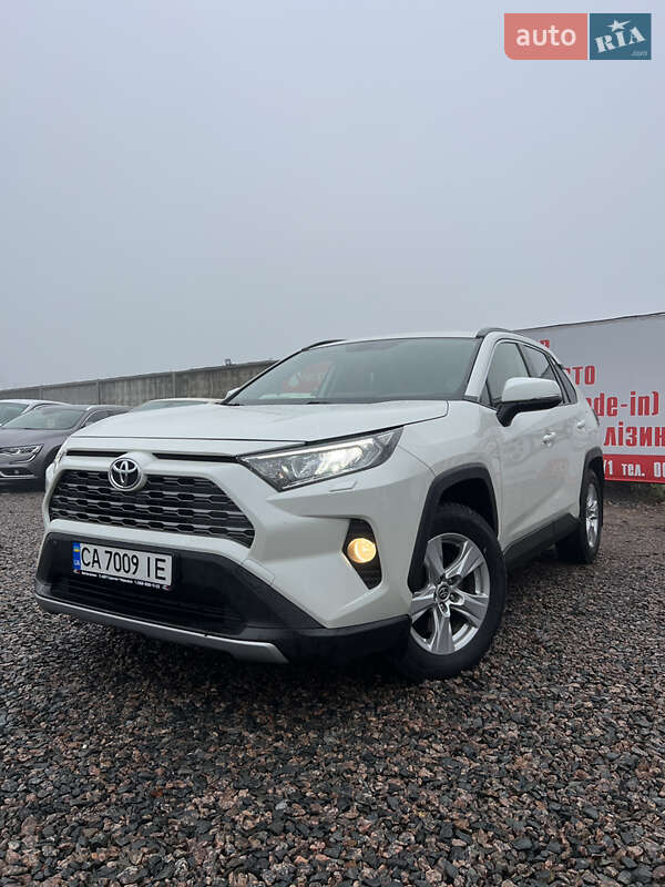 Внедорожник / Кроссовер Toyota RAV4 2019 в Черкассах