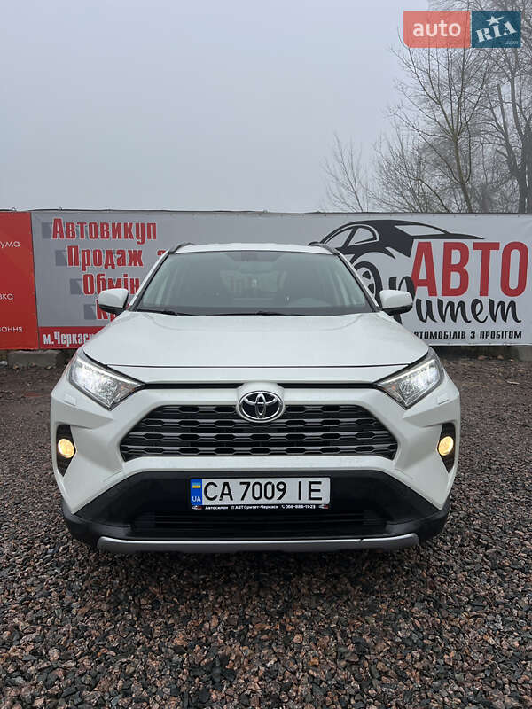 Внедорожник / Кроссовер Toyota RAV4 2019 в Черкассах