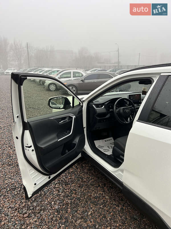 Внедорожник / Кроссовер Toyota RAV4 2019 в Черкассах