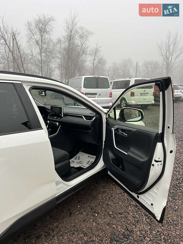 Внедорожник / Кроссовер Toyota RAV4 2019 в Черкассах