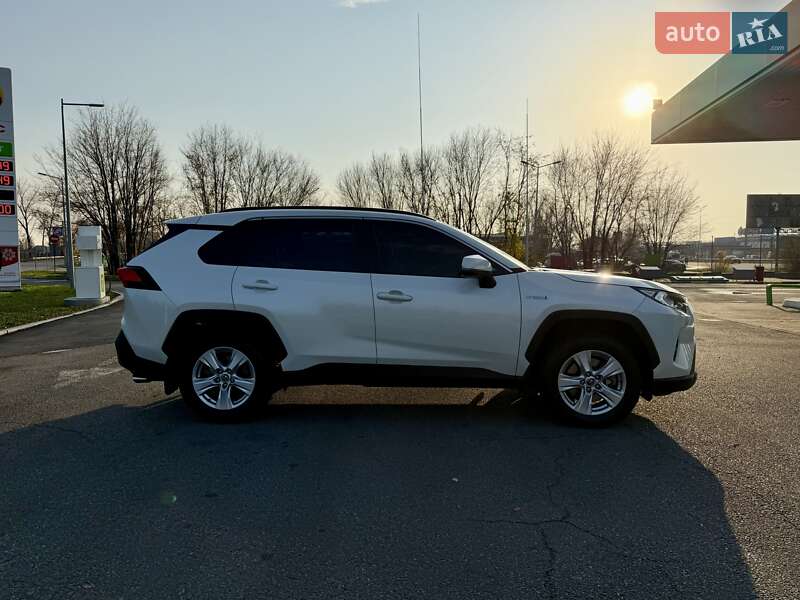 Внедорожник / Кроссовер Toyota RAV4 2019 в Днепре